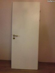 Продам входную деревянную  дверь от квартиры в новостройке.