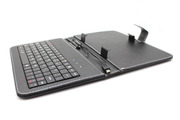Черный стильный чехол со встроенной клавиатурой для планшета